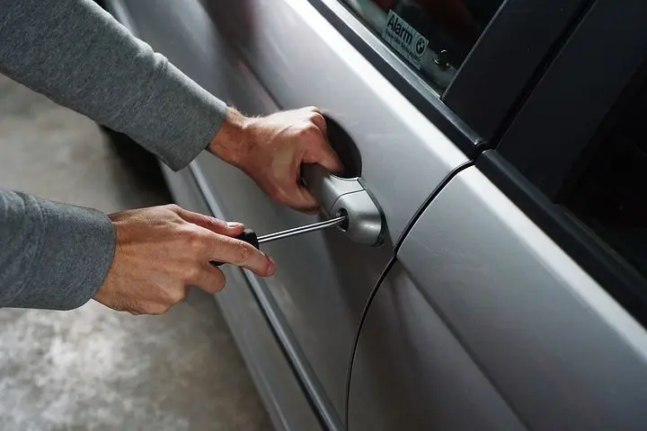 Broken-Car-Key-Extraction--in-Scottsdale-Arizona-Broken-Car-Key-Extraction-11871-image